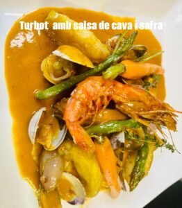 🔥🍽️ Les especialitats del Restaurant La Glorieta — L’univers gastronòmic d’Albert Formentí A l’Hotel Restaurant La Glorieta, el xef Albert Formentí ha construït una proposta gastronòmica que combina cuina catalana, cuina andorrana i producte de mercat amb una sensibilitat única. Les seves especialitats són reconegudes per clients que busquen autenticitat, tradició i un tracte impecable en un entorn privilegiat amb vistes al Cadí. ✨ Especialitats gastronòmiques de La Glorieta Arrossos del Pirineu — Elaborats amb brou casolà, producte fresc i cocció precisa. Caragols a la llauna — Un clàssic del territori amb el toc personal d’Albert Formentí. Carns de proximitat — Seleccionades amb criteri i cuinades amb tècnica tradicional. Cuina catalana i andorrana — Receptes de sempre, renovades amb sensibilitat i respecte pel producte. Postres casolanes — Elaborades al restaurant amb ingredients de qualitat. 🎉 Celebracions i esdeveniments La Glorieta és un espai ideal per a tota classe de celebracions, gràcies a la seva ubicació, els salons amplis i la cuina de qualitat. Celebracions familiars Aniversaris Bateigs Comunions Reunions familiars Amb menús personalitzats i opcions per a tots els gustos. 🏢 Dinars i sopars d’empresa La Glorieta és un referent per a empreses de la Seu i Andorra que busquen un espai elegant, tranquil i amb cuina de nivell. Menús d’empresa adaptats a cada necessitat. Sopars de gala amb producte prèmium. Reunions corporatives amb servei professional i discret. 🎄 Celebracions de Nadal Cada any, La Glorieta prepara menús especials per a: Dinars de Nadal Sopars d’empresa Cap d’Any Amb plats tradicionals, producte de temporada i l’atmosfera càlida que caracteritza el restaurant. 🌟 Un restaurant per a moments especials La Glorieta és — possiblement — el millor restaurant de la Seu d’Urgell i d’Andorra on combinar gastronomia, tradició i celebracions en un entorn únic. #RestaurantLaGlorieta #AlbertFormentí #CelebracionsLaSeu #CuinaCatalana #CuinaAndorrana #AltUrgell