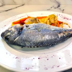 🔥🍽️ Les especialitats del Restaurant La Glorieta — L’univers gastronòmic d’Albert Formentí A l’Hotel Restaurant La Glorieta, el xef Albert Formentí ha construït una proposta gastronòmica que combina cuina catalana, cuina andorrana i producte de mercat amb una sensibilitat única. Les seves especialitats són reconegudes per clients que busquen autenticitat, tradició i un tracte impecable en un entorn privilegiat amb vistes al Cadí. ✨ Especialitats gastronòmiques de La Glorieta Arrossos del Pirineu — Elaborats amb brou casolà, producte fresc i cocció precisa. Caragols a la llauna — Un clàssic del territori amb el toc personal d’Albert Formentí. Carns de proximitat — Seleccionades amb criteri i cuinades amb tècnica tradicional. Cuina catalana i andorrana — Receptes de sempre, renovades amb sensibilitat i respecte pel producte. Postres casolanes — Elaborades al restaurant amb ingredients de qualitat. 🎉 Celebracions i esdeveniments La Glorieta és un espai ideal per a tota classe de celebracions, gràcies a la seva ubicació, els salons amplis i la cuina de qualitat. Celebracions familiars Aniversaris Bateigs Comunions Reunions familiars Amb menús personalitzats i opcions per a tots els gustos. 🏢 Dinars i sopars d’empresa La Glorieta és un referent per a empreses de la Seu i Andorra que busquen un espai elegant, tranquil i amb cuina de nivell. Menús d’empresa adaptats a cada necessitat. Sopars de gala amb producte prèmium. Reunions corporatives amb servei professional i discret. 🎄 Celebracions de Nadal Cada any, La Glorieta prepara menús especials per a: Dinars de Nadal Sopars d’empresa Cap d’Any Amb plats tradicionals, producte de temporada i l’atmosfera càlida que caracteritza el restaurant. 🌟 Un restaurant per a moments especials La Glorieta és — possiblement — el millor restaurant de la Seu d’Urgell i d’Andorra on combinar gastronomia, tradició i celebracions en un entorn únic. #RestaurantLaGlorieta #AlbertFormentí #CelebracionsLaSeu #CuinaCatalana #CuinaAndorrana #AltUrgell
