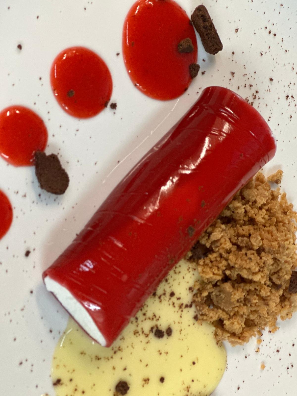 Descubre el Restaurant La Glorieta Ubicado en Castellciutat, el Restaurant La Glorieta se presenta como un destino gastronómico de elección para los amantes de la buena cocina. Con su propuesta culinaria arrelada a la rica tradición de l’Alt Urgell, La Glorieta destaca por ofrecer una experiencia única que deleita a los paladares más exigentes. Una Experiencia Gastronómica Única En el Restaurant La Glorieta, cada plato es una celebración de sabores auténticos. El chef Albert Formentí, reconocido por su destreza en la cocina catalana, utiliza ingredientes nobles de mercado para crear un menú que captura la esencia de la gastronomía del Pirineo y Andorra. Aquí, no solo podrás disfrutar de una comida exquisita, sino que también lo harás con impresionantes vistas al Cadí, que complementan la experiencia sensacional. Horarios y Contacto Estamos abiertos de lunes a domingo, ofreciendo almuerzos de 13:00 a 15:00 y cenas de 20:00 a 22:00, aunque ten en cuenta que durante la temporada baja el restaurante cierra los domingos por la noche. Para realizar una reserva o más información, puedes ponerte en contacto con nosotros a través del correo electrónico glorietahotel@gmail.com o llamando al +3497335104. ¡Te esperamos para que disfrutes de la auténtica cocina catalana en un entorno inigualable!