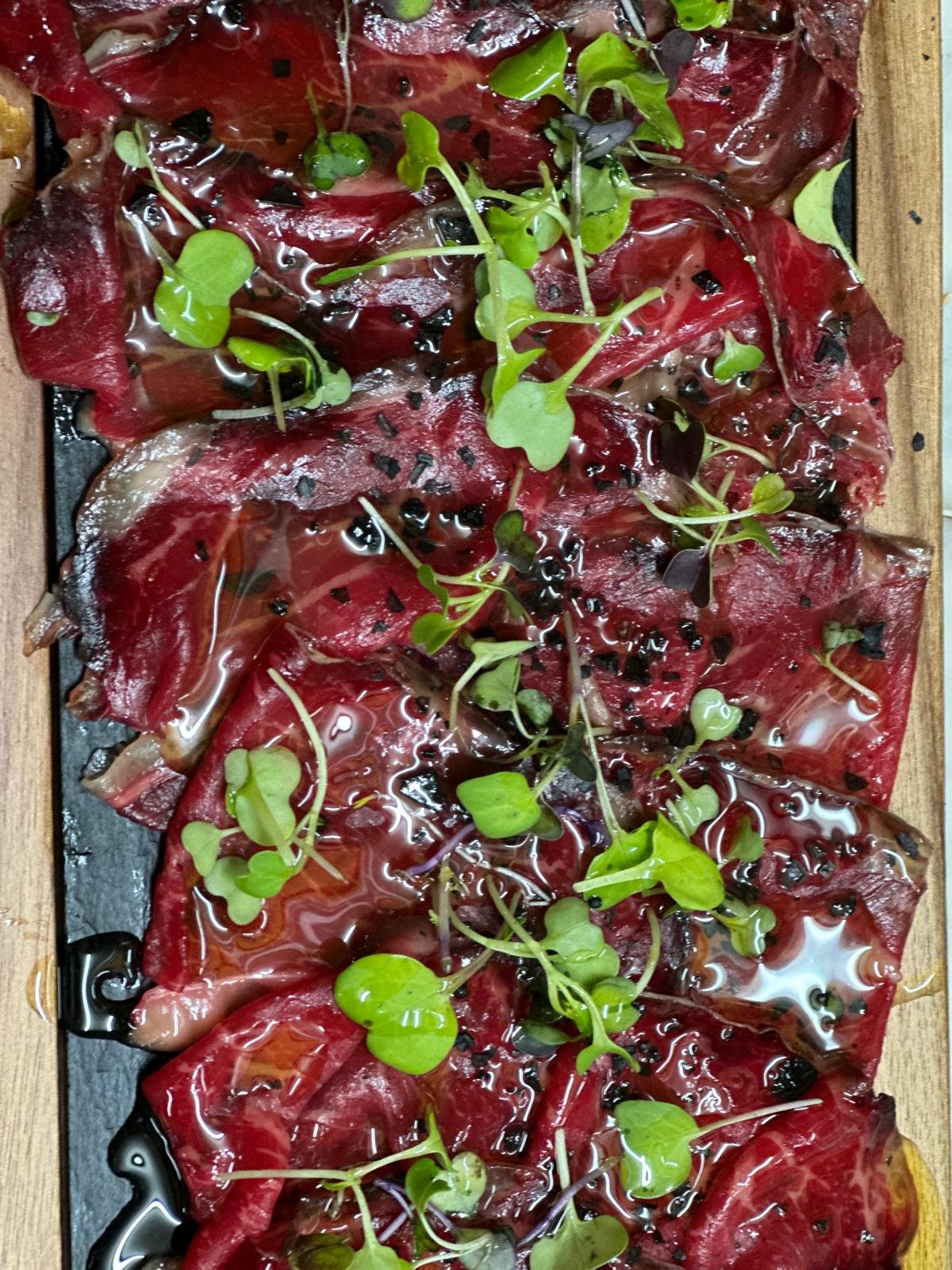 🍽️✨ Restaurant La Glorieta — Possiblement el millor restaurant de la Seu d’Urgell Descobreix el Restaurant La Glorieta, un espai gastronòmic únic situat a Castellciutat, on la cuina catalana i andorrana es converteixen en una experiència que enamora des del primer plat. A La Glorieta, cada elaboració és una celebració del territori. El xef Albert Formentí, mestre de la cuina tradicional del Pirineu, treballa amb ingredients nobles de mercat, productes de proximitat i una tècnica impecable que dona vida a plats que capturen l’essència de l’Alt Urgell i d’Andorra. ✨ Una experiència gastronòmica incomparable Cuina catalana i andorrana — Receptes de sempre, renovades amb sensibilitat i respecte pel producte. Producte de mercat — Temporada, qualitat i sabor autèntic. Vistes al Cadí — Un entorn privilegiat que converteix cada àpat en un moment especial. Cuina del Pirineu — Tradició, identitat i caràcter en cada plat. ⏰ Horaris Dinars: 13:00 – 15:00 Sopars: 20:00 – 22:00 (Diumenge nit tancat en temporada baixa) 📞 Contacte i reserves Email: glorietahotel@gmail.com Telèfon: +34 973 351 045 🌟 La Glorieta: cuina autèntica, entorn únic i sabor del Pirineu Si busques una experiència gastronòmica que combini tradició, qualitat i territori, La Glorieta és — possiblement — el millor restaurant de la Seu d’Urgell. #RestaurantLaGlorieta #Castellciutat #LaSeuDUrgell #CuinaCatalana #CuinaAndorrana #PirineuGastronòmic