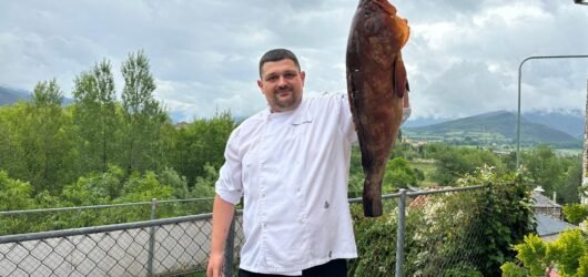 Si busques un lloc on la cuina catalana i andorrana es viu amb passió, però sense renunciar a uns preus ajustats, el Restaurant La Glorieta és — possiblement — el millor restaurant de la Seu d’Urgell per fer-ho.